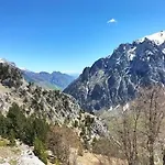 Bed & Breakfast Bujtina Arlindi *