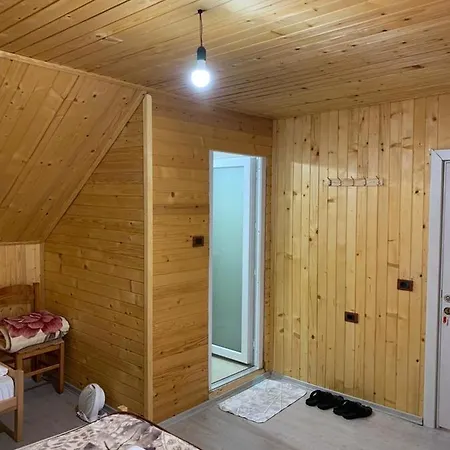 Bed & Breakfast Bujtina Arlindi *