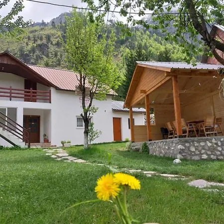 Bujtina Arlindi Bed & Breakfast *