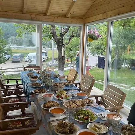 Bujtina Arlindi * Valbone