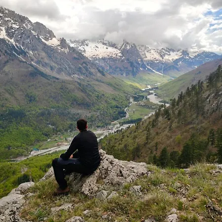 Bujtina Arlindi Nocleg ze śniadaniem