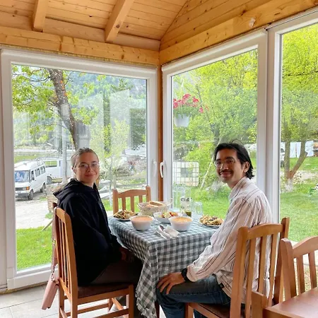 Bed & Breakfast Bujtina Arlindi *