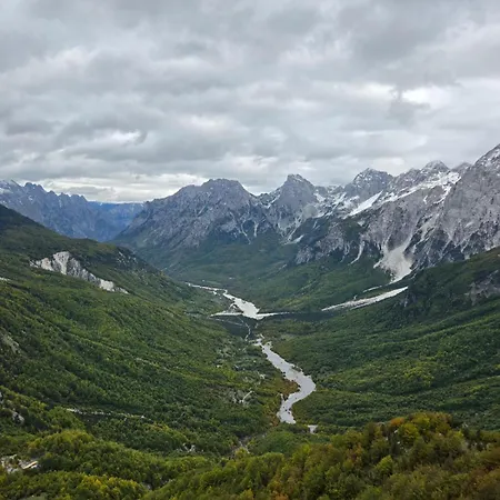 Bujtina Arlindi * Valbone