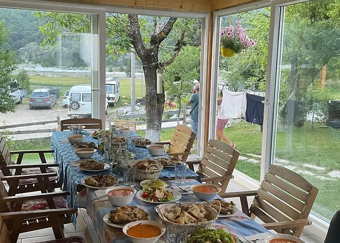 Bujtina Arlindi * Valbone