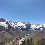 Bujtina Arlindi Bed and Breakfast Βαλμπόνα
