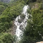 Bujtina Arlindi Βαλμπόνα