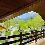 Bed and Breakfast Bujtina Arlindi