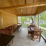 Bujtina Arlindi Bed and Breakfast *
