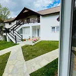 Bujtina Arlindi *