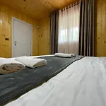 Bujtina Arlindi Bed and Breakfast Βαλμπόνα