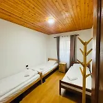 Bujtina Arlindi Bed and Breakfast *