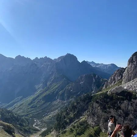 Bujtina Arlindi *