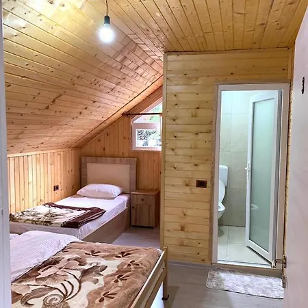 Bujtina Arlindi فندق مبيت وإفطار فالبني