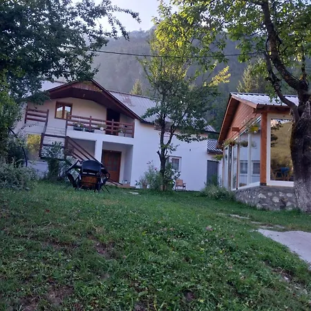 Bujtina Arlindi Bed & Breakfast Valbone