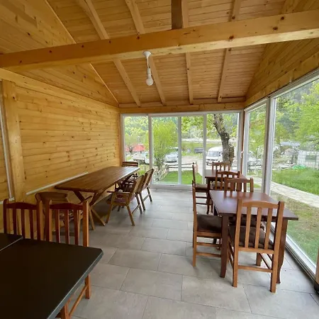 Bujtina Arlindi فندق مبيت وإفطار *