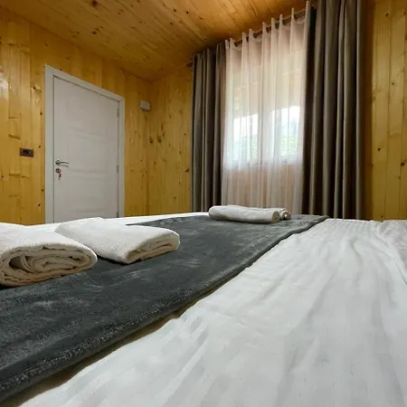 فندق مبيت وإفطار Bujtina Arlindi فالبني