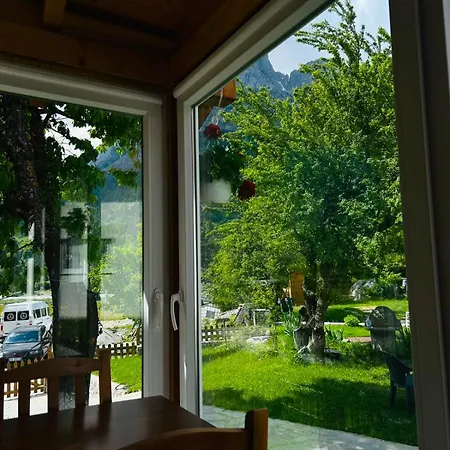 Bed and Breakfast Bujtina Arlindi *