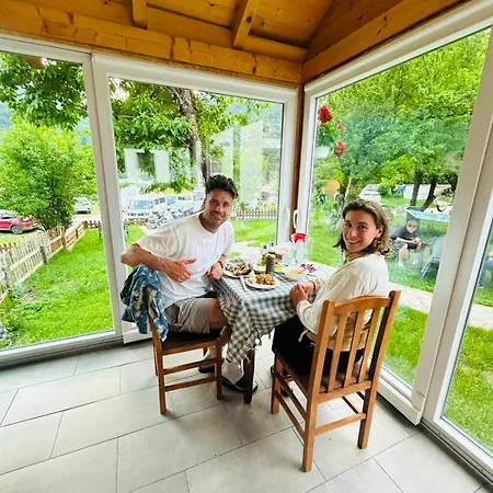 Bujtina Arlindi * Valbona